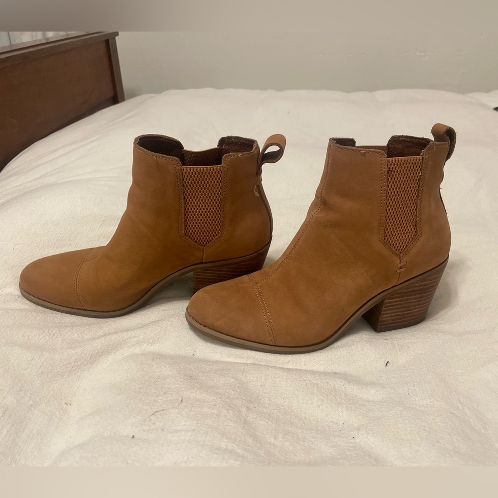 TOMS 8.5 Ankle Booties